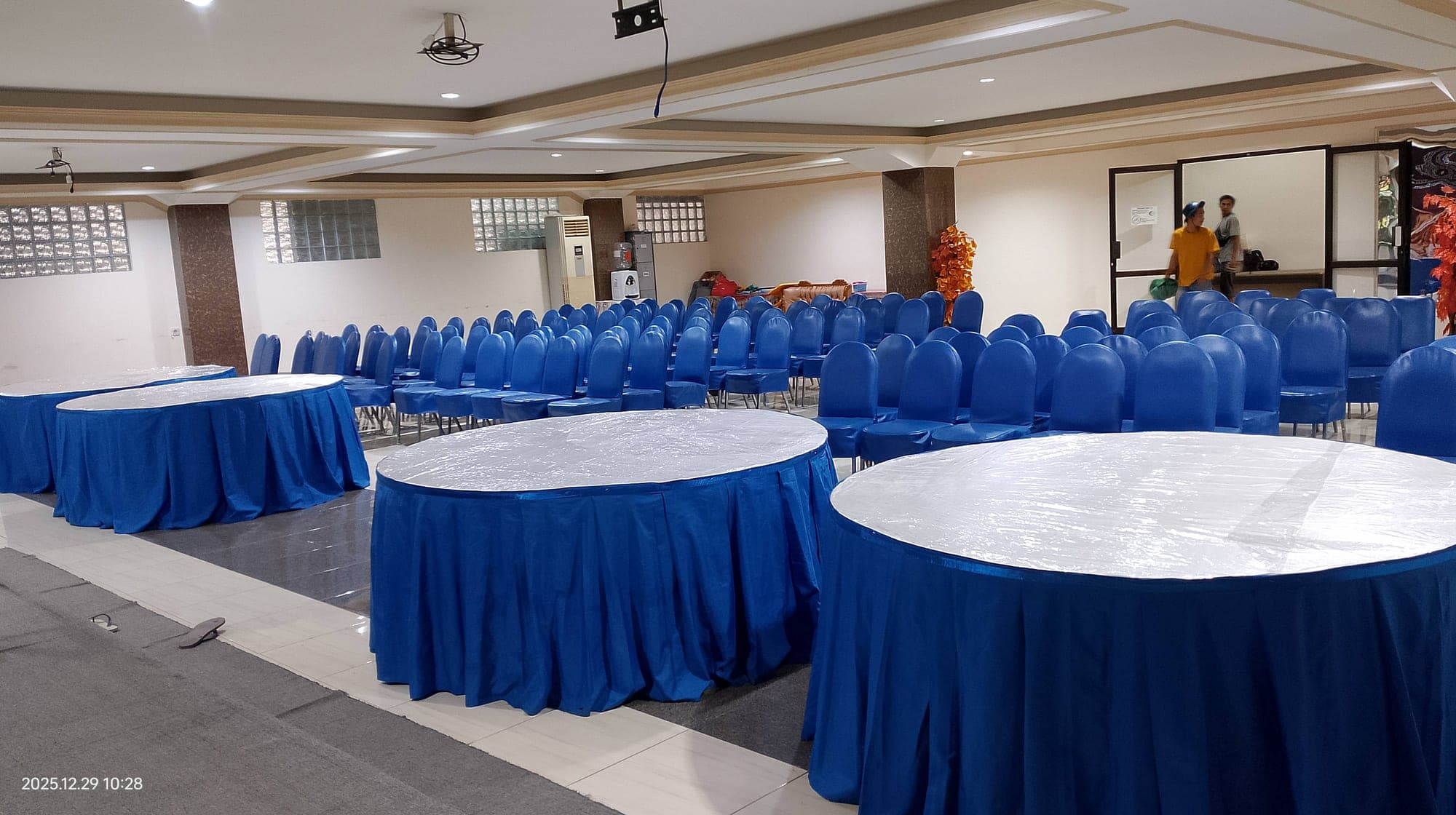 Sewa Meja Bundar Besar 180 cm Makassar