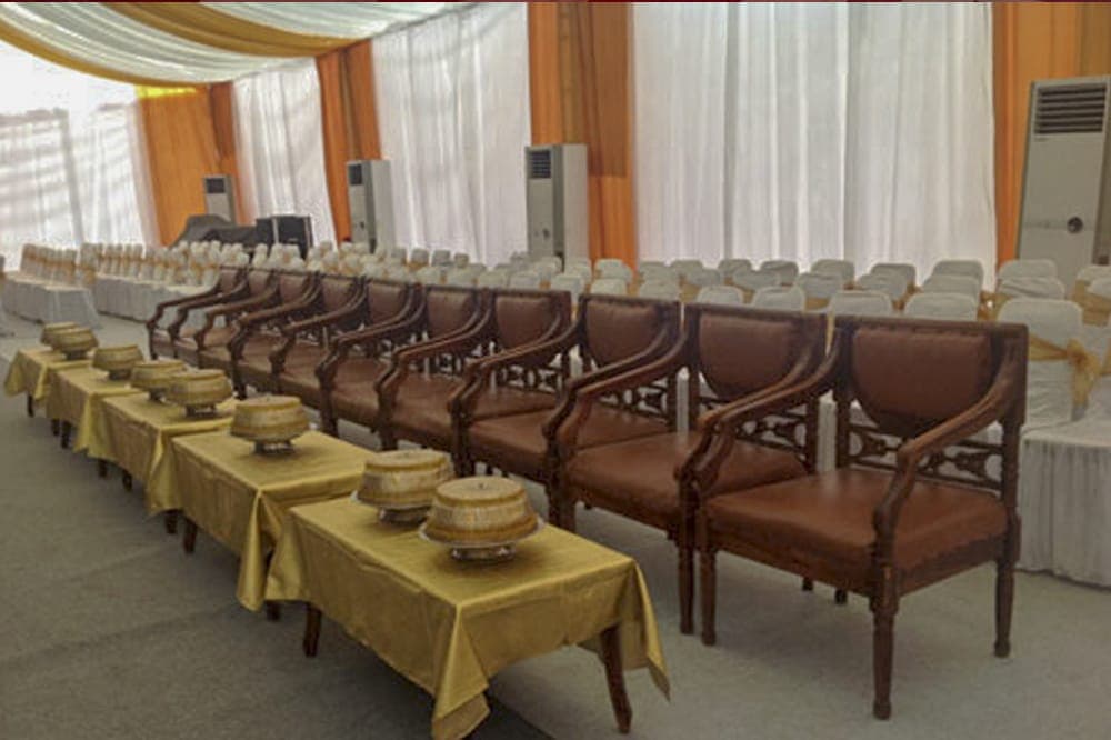 Sewa Meja Kayu VIP Makassar